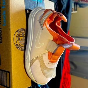 Toddler Nike soft flex shoes coral color size 10c